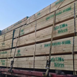 Maderas dimensionado-verdes y cepillado